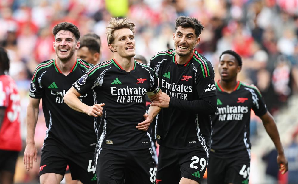 巴萨主席拉波尔塔圣诞晚宴展现亲和力 球队领跑西甲前景光明